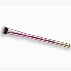 1 LUNA MAGIC Always Demure Concealer Brush